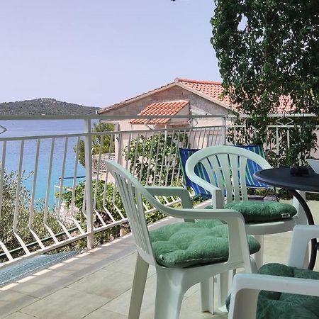 Rogoznica Seafront Apartment - Kalebova Luka روغوزنيكا المظهر الخارجي الصورة