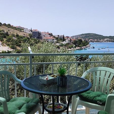 Rogoznica Seafront Apartment - Kalebova Luka روغوزنيكا المظهر الخارجي الصورة