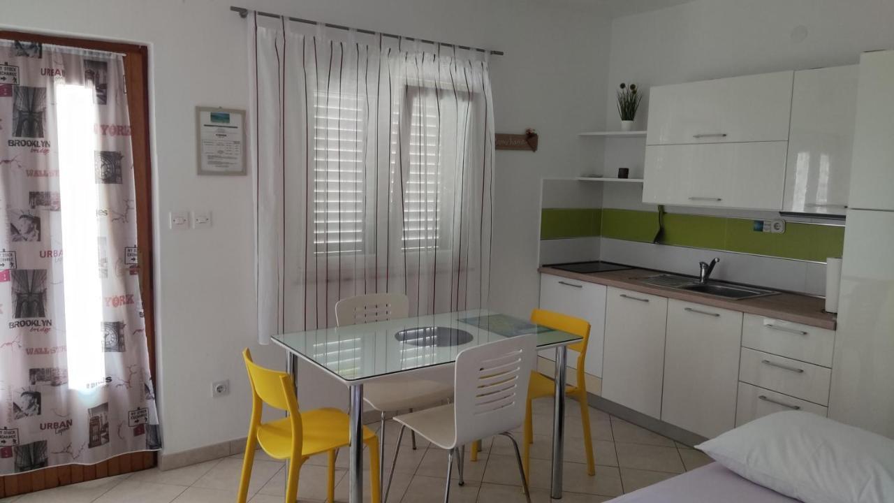 Rogoznica Seafront Apartment - Kalebova Luka روغوزنيكا المظهر الخارجي الصورة